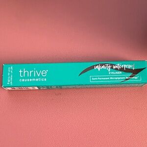 Thrive Causemetics Infinity Eyeliner Lauren Black Matte